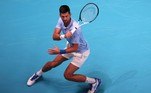 Novak Djokovic, da Sérvia, devolve a bola para Pablo Andujar, da Espanha, durante a partida de tênis individual masculino no Tel Aviv Watergen Open 2022, na cidade costeira mediterrânea de Tel Aviv, em Israel, em 29 de setembro