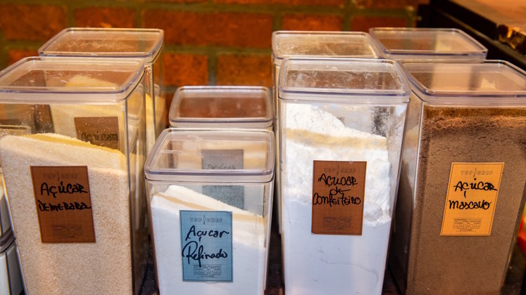 Inclusive, para pratos mais doces ou dar aquele toque especial nos salgados, há açúcar demerara, refinado, de confeiteiro e mascavo