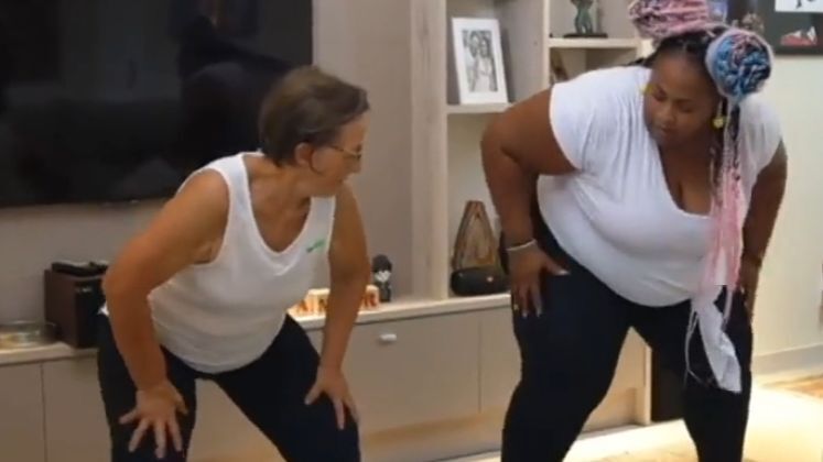 Lu colocou Paulo Goulart Filho e o enteado para limpar a casa na troca de regras. Enquanto isso, chamou dona Tereza, mãe de Kátia, para praticar alguns passos de funk. A idosa caiu na risada durante a coreografia e divertiu a família inteira! ''Só você mesmo para me fazer dançar! [risos]'', brincou.
