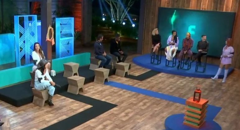 Pétala foi a dona do Lampião na oitava votação. Ela deu a Chama Verde para Deolane, que teve a oportunidade de começar o Resta Um. Já a empresária, teve o poder de indicar mais um roceiro, e optou por Deborah para formar o quinteto. A atriz precisou vetar um peão da Prova do Fazendeiro, e escolheu Alex   
