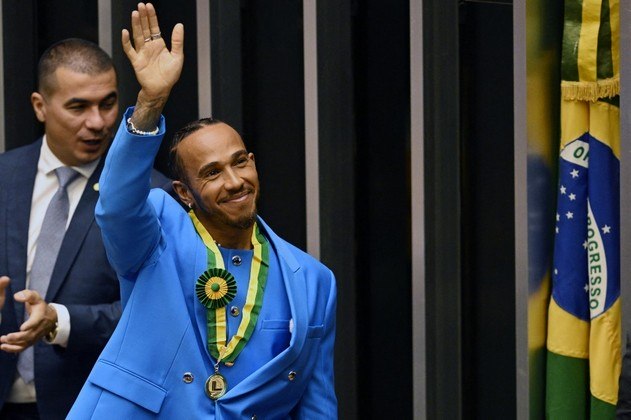  Lewis Hamilton, da Mercedes, aproveitou o GP do Brasil para receber, em mãos, o título de cidadão honorário brasileiro