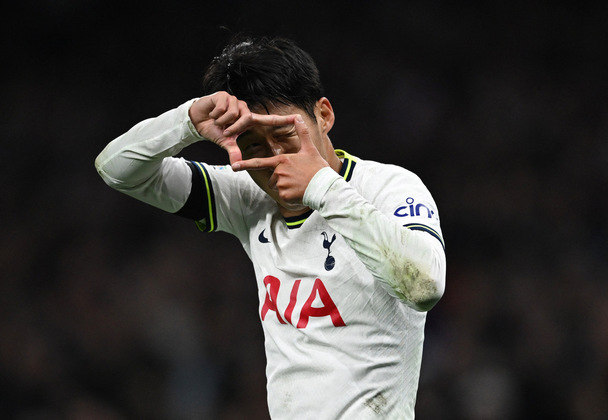 Atacante Son, do Tottenham, da Inglaterra, celebra o 3º gol da equipe no jogo contra o Eintracht Frankfurt, da Alemanha. A partida aconteceu em 12 de outubro