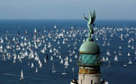 Vista geral durante a Regata de Vela de Barcolana, a maior competição de regatas do mundo, em 9 de outubro
