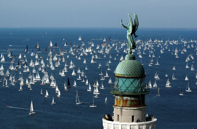 Vista geral durante a Regata de Vela de Barcolana, a maior competição de regatas do mundo, em 9 de outubro