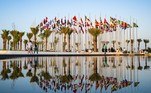 Pessoas se reúnem na praça da bandeira em Doha em 15 de novembro, antes da Copa do Mundo de Futebol do Catar 2022