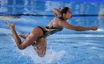 Lisa Ingenito, da Bélgica, compete na final técnica do dueto de Natação Artística Mista em 15 de agosto, durante o Campeonato Europeu de Esportes Aquáticos da LEN, em Roma
