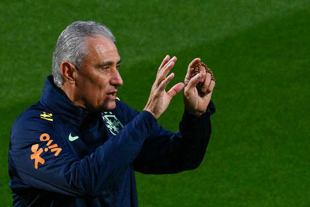 GALERIA: Tite comandando o primeiro treino da Seleção Brasileira para a Copa do Mundo