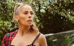 Em entrevista ao R7, Galisteu comentou os looks 'diferentões', que muitas vezes dividem opiniões, e disse que não gosta de estar no meio-termo, prefere que amem ou odeiem, sem cogitar o 'mais ou menos'.'Eu sou 8 ou 80, sigo sendo, na moda, no look, no estilo. Eu também não acho que tenho um estilo único, eu acho que me permito estar e me vestir de acordo com o meu estado de espírito. Tem dias que eu estou mais feminina, outros que estou mais esportiva, dias que estou com preguiça e acho que tudo isso aparece no meu look'