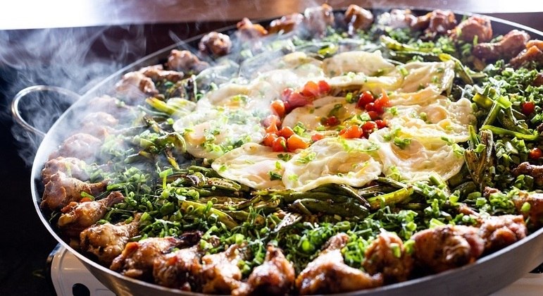 Galinhada é um dos pratos mais conhecidas da culinária brasileira 
