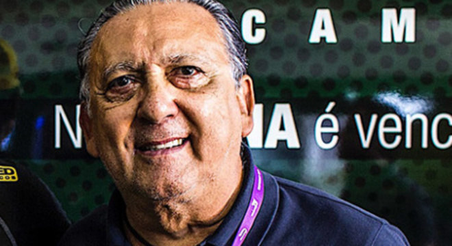 Galvão Bueno, 69 anos, teve de pedir desculpas pela falta de voz 