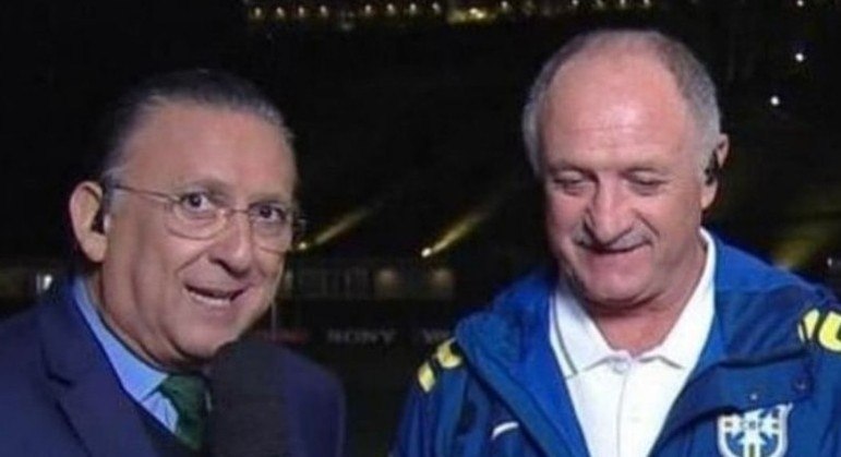 Visitas no quarto, antecipações de escalação, perguntas favoráveis. Galvão Bueno e técnicos da seleção