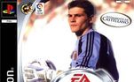 FIFA 2002 - A capa mundial do jogo foi do goleiro Iker Casillas, então uma promessa do Real Madrid