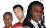 FIFA 2003 - A capa mundial do game veio com o lateral-esquerdo brasileiro Roberto Carlos acompanhado do meia galês Ryan Giggs e do volante holandês Edgar Davids