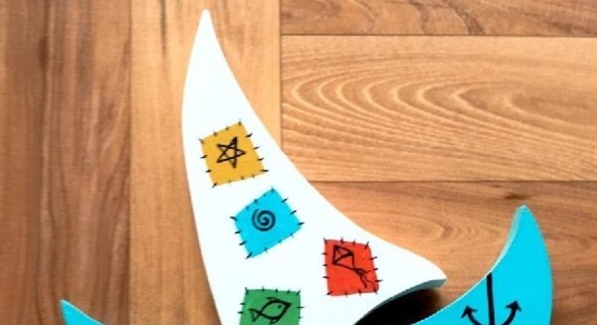 Gancho de parede em formato de barco