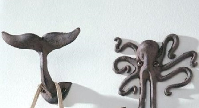 Gancho de parede em formato de polvo e rabo de baleia