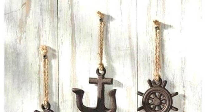 Gancho de parede feito com corda e suporte metálico