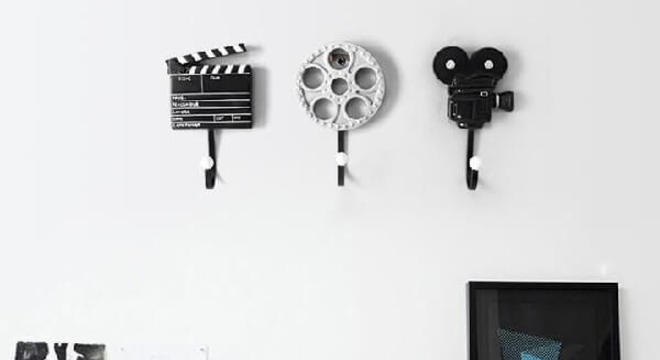 Gancho de parede feito com elementos do cinema