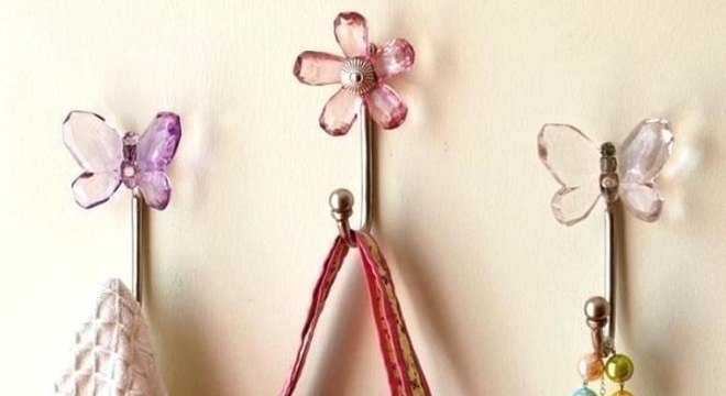 Gancho de parede metálico com design delicado