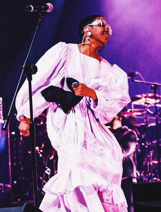 Ganhou notoriedade como vocalista do grupo R&B Fugees. Seu 1º disco solo, em 1998, ficou no topo das paradas. Foi casada com Rohan Marley, filho de Bob Marley, com quem teve 5 filhos. Tem um 6º filho, cujo pai não foi revelado.