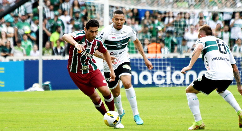 Ganso durante a partida entre Coritiba e Fluminense pelo Campeonato Brasileiro