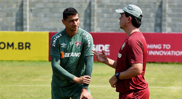 Ganso conversa com Fernando Diniz em treino do Flu