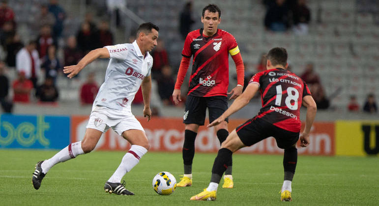 Ganso em ação contra o Athletico Paranaense, na Arena da Baixada