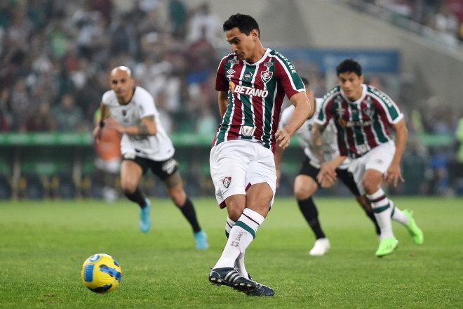 A cobrança fria, calculista, de Ganso. Deslocando Cássio. Fluminense 1 a 0