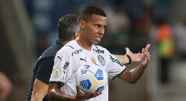 Geração vitoriosa e títulos contra os rivais estaduais: Garcia brilha no Palmeiras