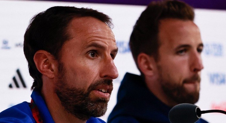 Southgate resiste à eliminação na Copa e segue como técnico da Inglaterra
