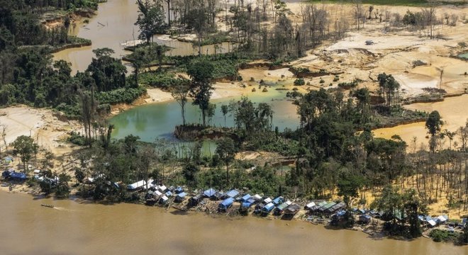 Garimpo na Terra Indígena Yanomami, onde índice de pessoas contaminadas por mercúrio chega a 92% em algumas aldeias
