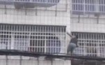 O incidente aconteceu enquanto ela brincava na varanda do local
