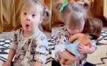 A pequena Olive Mohlman foi surpreendida em seu aniversário com um presente personalizado: uma boneca com as mesmas características físicas que ela, que tem síndrome de Down 