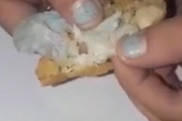 Al�m disso, a cliente tamb�m ficou indignada pelo fato da filial ter continuado a servir os nuggets, mesmo ap�s ela ter notificado o local