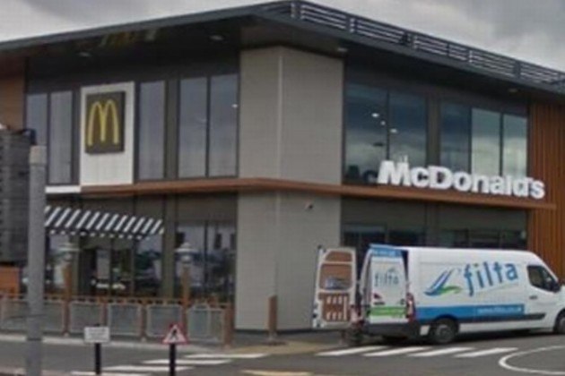 De acordo com o site de not�cias�HampshireLive,�Laura Arber, 32, comprou o acompanhamento em uma lanchonete de Aldershot, na Inglaterra