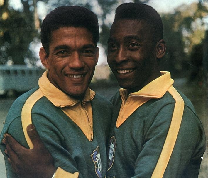 Garrincha e Pelé. Dois gênios negros a quem o futebol brasileiro é eternamente devedor