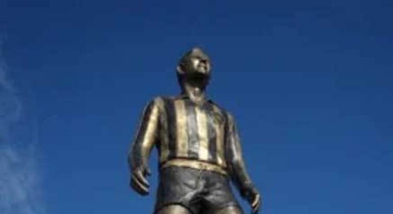 Garrincha - Localizada no estádio Nilton Santos