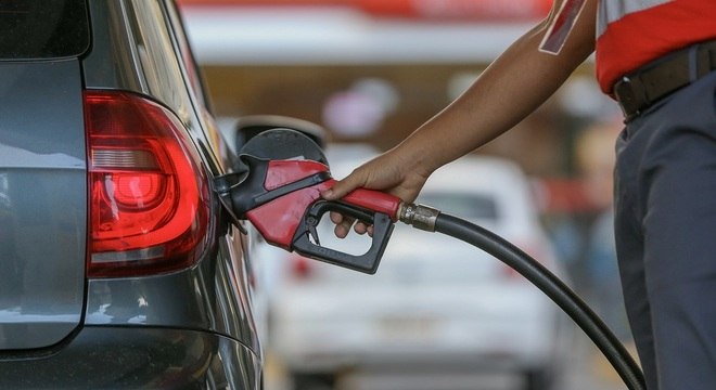 Preço da gasolina cai 12% e diesel terá queda de 7,5%