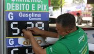 Preço da gasolina cai pela quarta semana seguida, ainda sem o aumento do ICMS (DANIEL GALBER/UAI FOTO/ESTADÃO CONTEÚDO-24/05/2023)