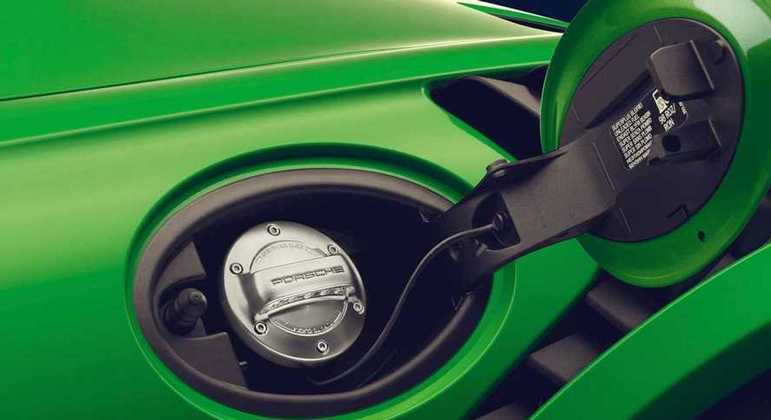 e-Fuel é estudado com afinco pela Porsche que já aplica o combustível em suas competições 