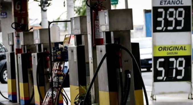 Gasolina fica R$ 0,18 mais barata nesta semana nos postos de combustíveis