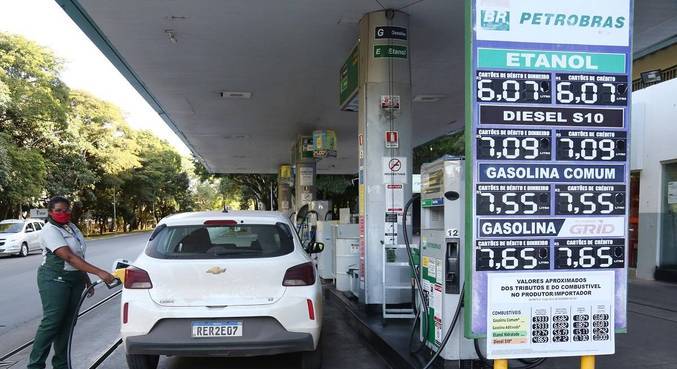 Na prévia da inflação de maio, os combustíveis seguem em alta de 2,05%