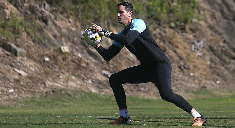 Gatito Fernández em treino realizado pelo Botafogo no CT Lonier