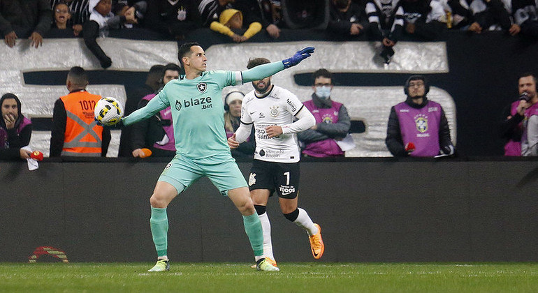 Gatito Fernández está na sua 6ª temporada pelo Botafogo