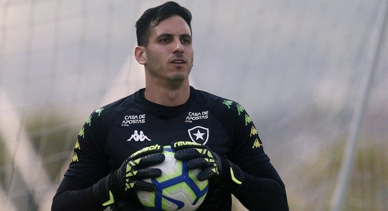 Gatito Fernández está de contrato renovado para mais uma temporada com o Botafogo