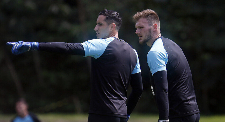 Gatito Fernández e Lucas Perri durante treino do Botafogo