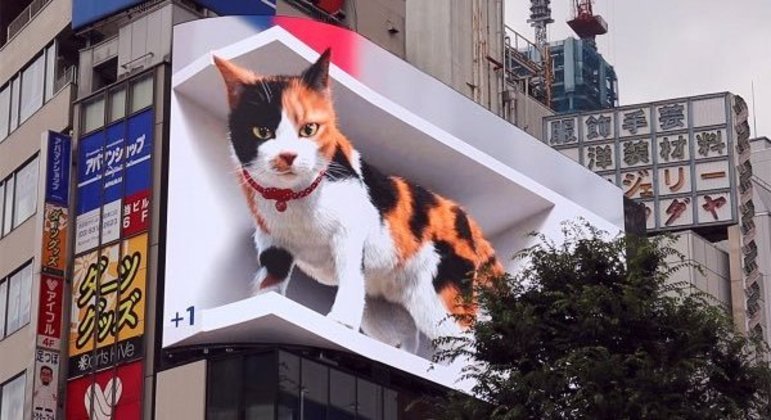 Gato gigante é estrela de propaganda em 3D nas ruas de Tóquio