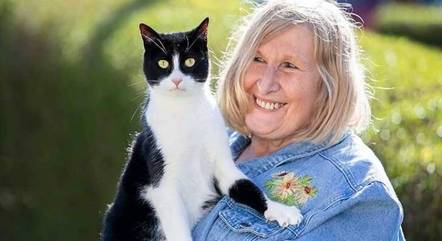 Gato ajuda tutora sendo seus 'ouvidos' no mundo