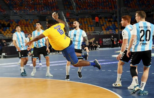 Pivô de 130 kg faz sucesso no Mundial e vira 'Shaq do handebol' - Fotos -  R7 Fora de Jogo