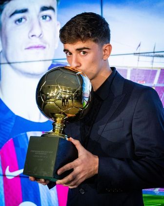 Gavi foi eleito, em outubro deste ano, o Golden Boy. A tradicional premiação do jornal Tuttosport classificou o meia da Espanha como o melhor sub-21 da Europa na temporada. Dias antes, Gavi também faturou o troféu Kopa, que premia a mesma categoria, na cerimônia da Bola de Ouro