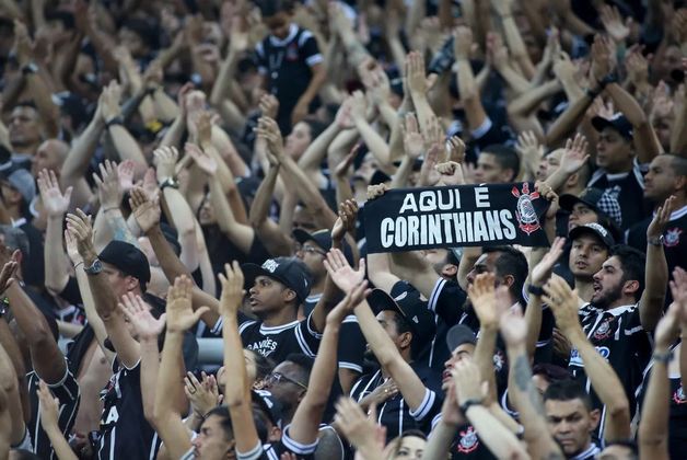3) Não falta apoio! Na luta contra o rebaixamento, o Corinthians vem contando com o apoio da sua torcida, com uma média de 39.331 torcedores por jogo. Em 12 partidas, 471.971 pessoas compareceram à Arena